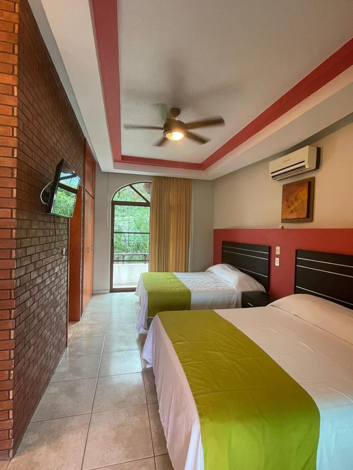 Hotel Y Suites Los Encantos サユリタ エクステリア 写真