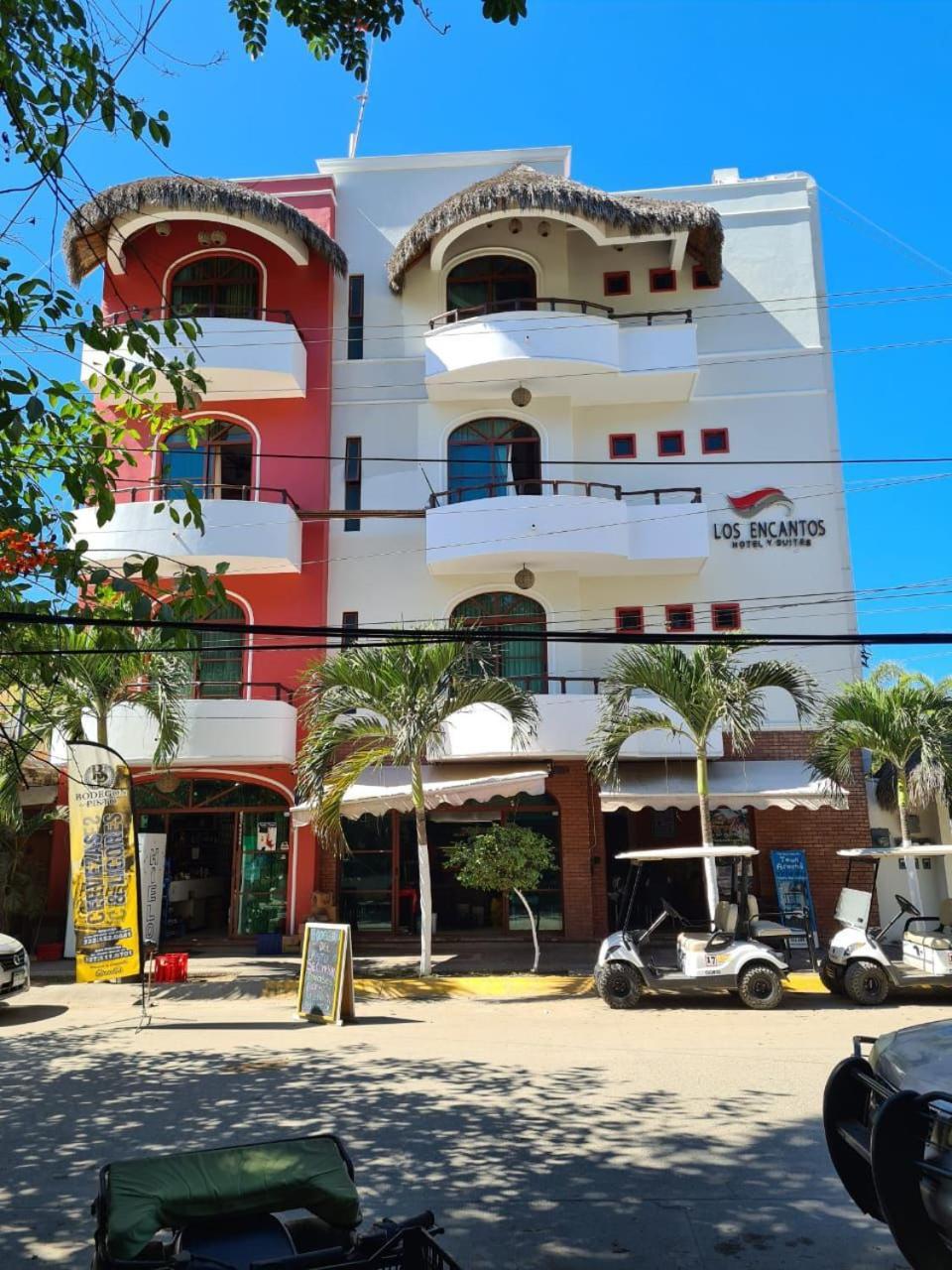Hotel Y Suites Los Encantos サユリタ エクステリア 写真