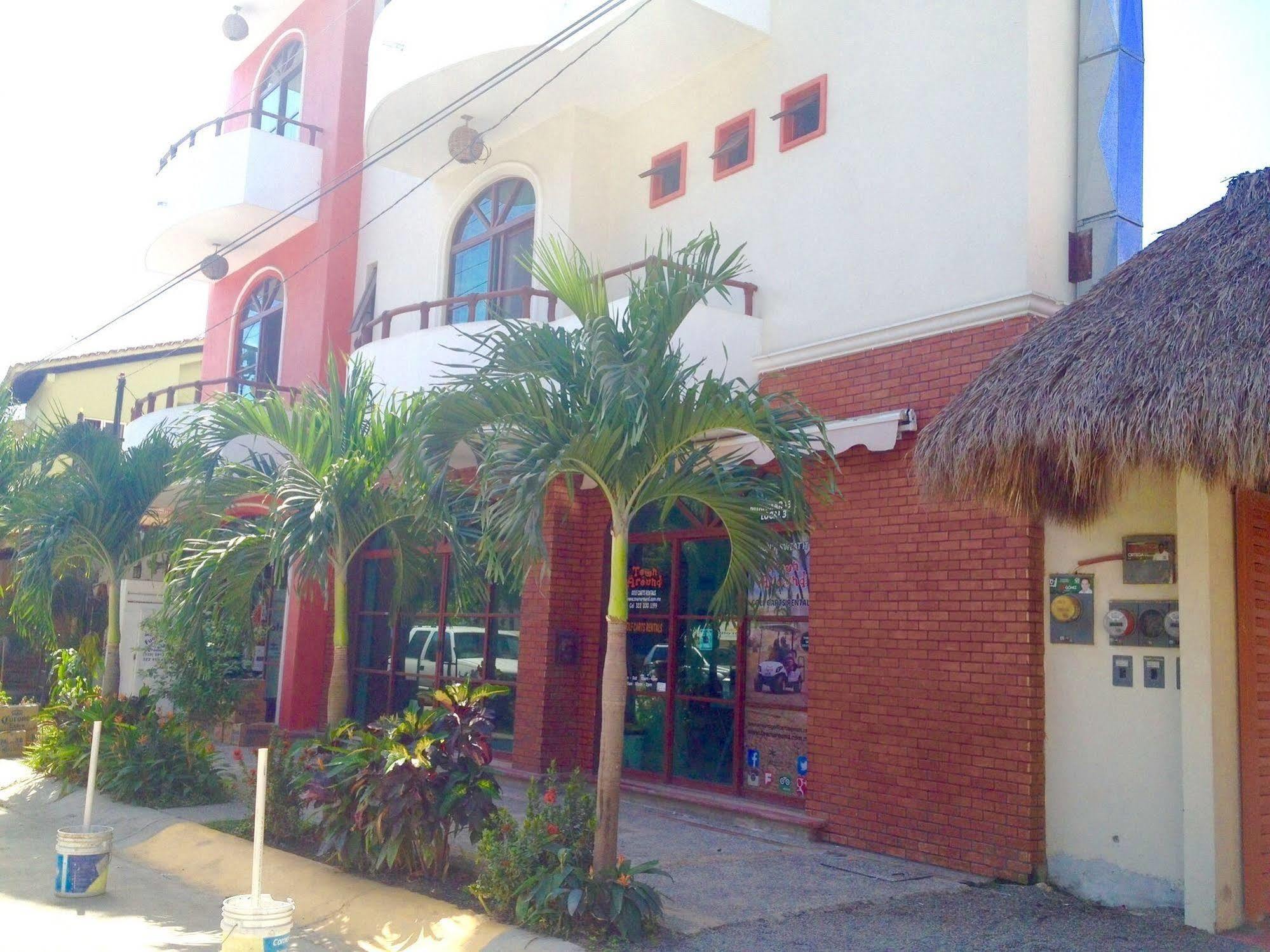 Hotel Y Suites Los Encantos サユリタ エクステリア 写真