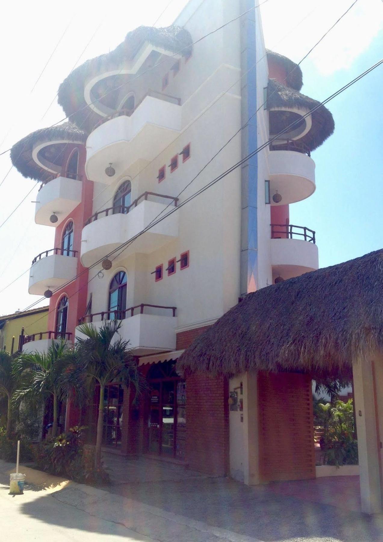 Hotel Y Suites Los Encantos サユリタ エクステリア 写真