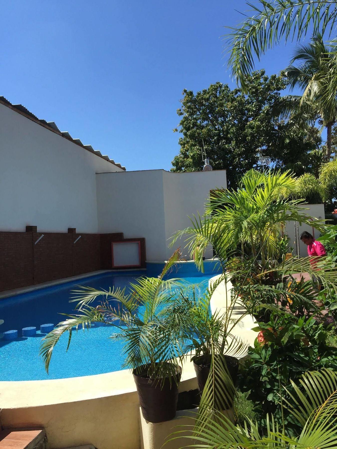 Hotel Y Suites Los Encantos サユリタ エクステリア 写真